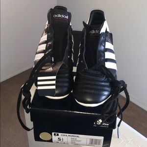 BRAND NEW WITH BOX. Copa Mundial Men’s 5.5